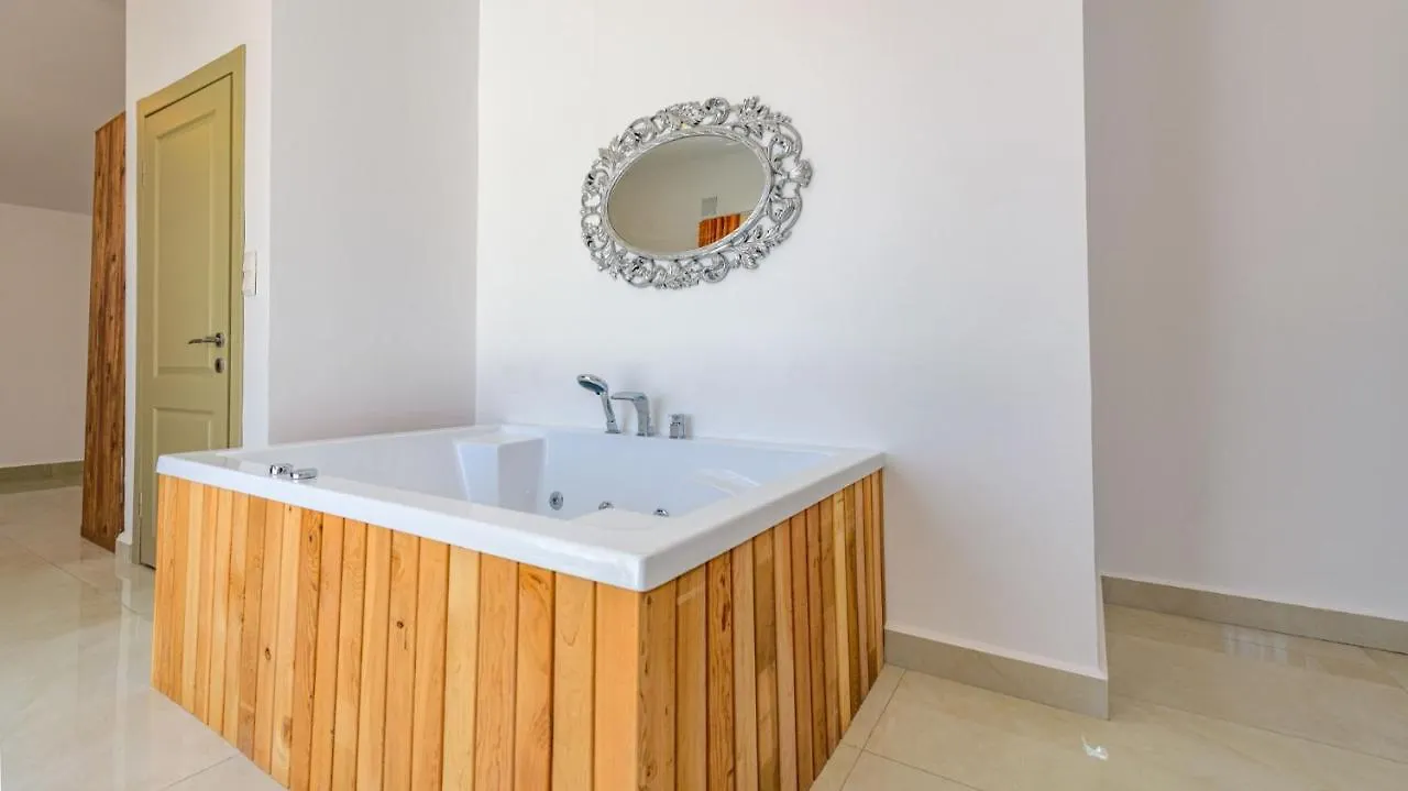 Atlantis - 4 Bedroom Holiday Villa In Hisaronu Oludeniz