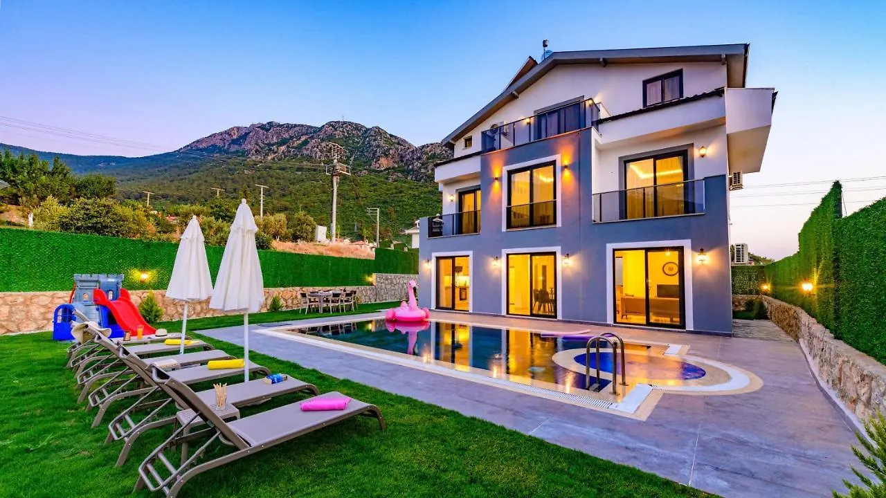 Atlantis - 4 Bedroom Holiday Villa In Hisaronu Oludeniz