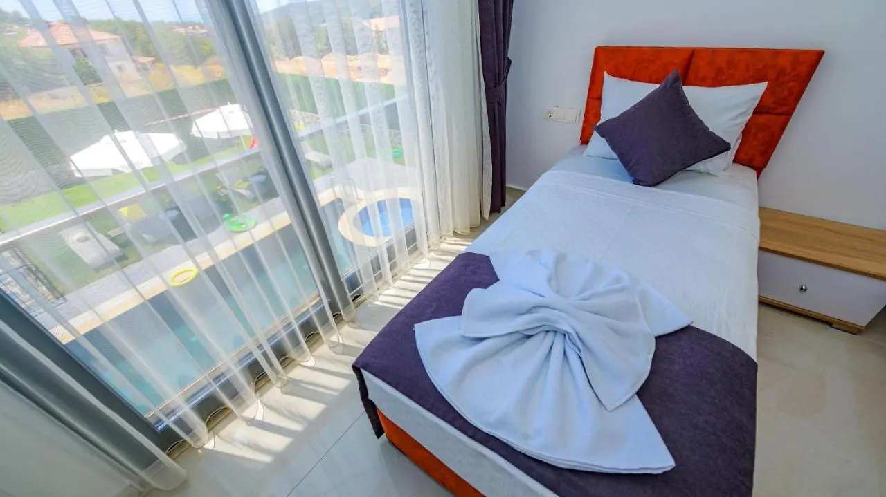 Atlantis - 4 Bedroom Holiday Villa In Hisaronu Oludeniz