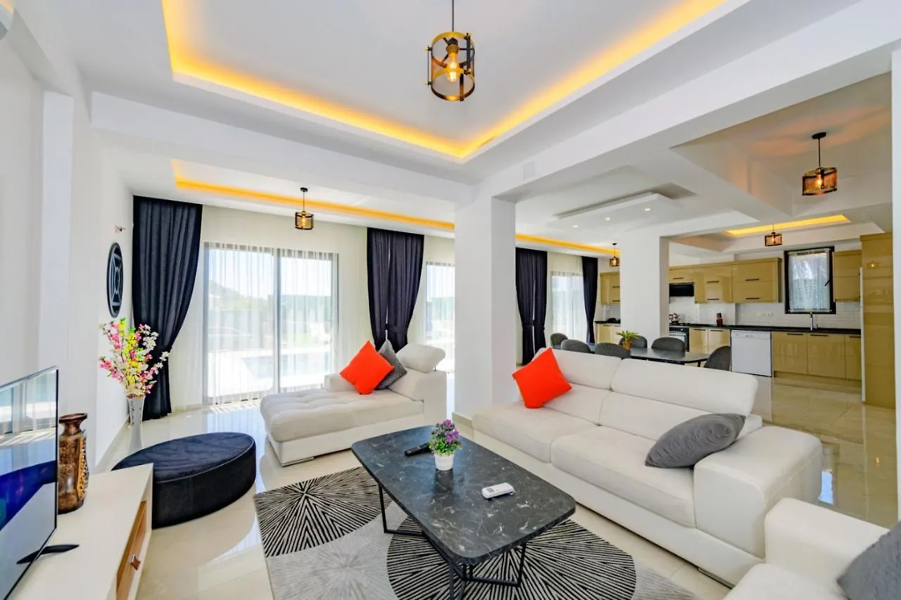 Atlantis - 4 Bedroom Holiday Villa In Hisaronu Oludeniz