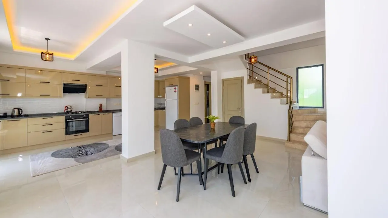 Atlantis - 4 Bedroom Holiday Villa In Hisaronu Oludeniz